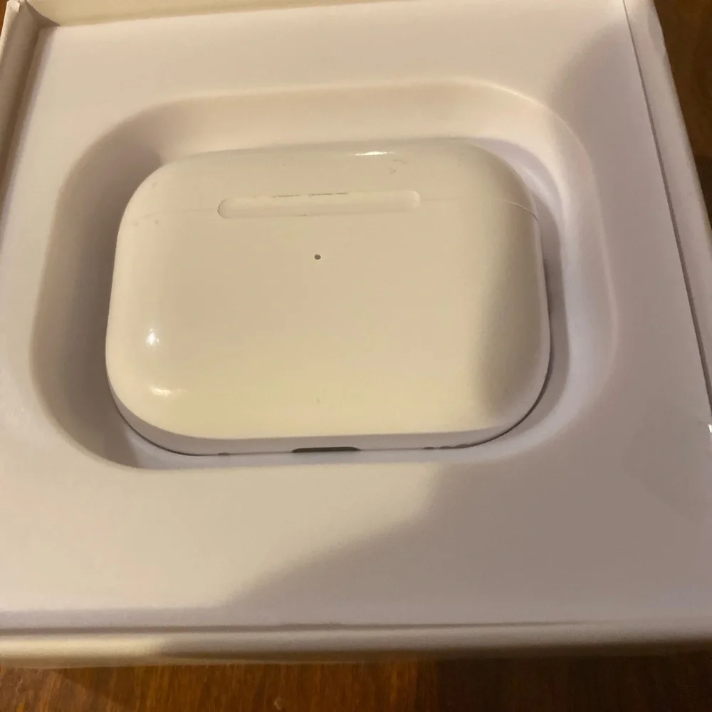 Wireless Earbuds with Charging Case - White